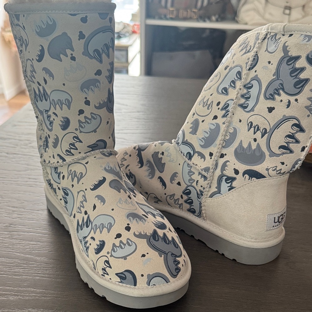 UGG Blue and Gray Paw Print Boots